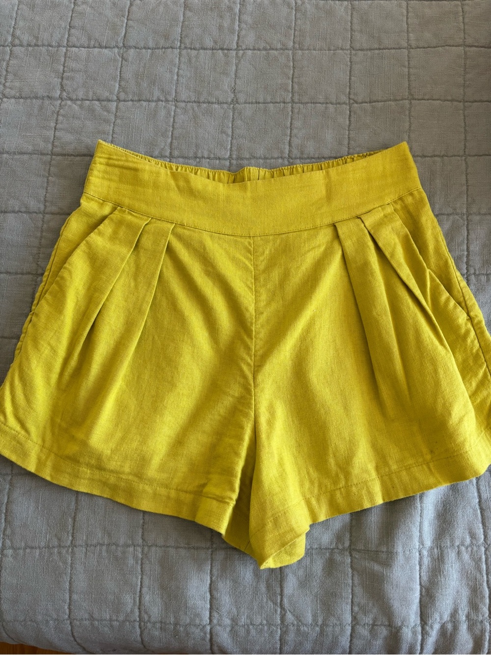 Abercrombie & Fitch Bright Yellow Green High-Waist Pleated Shorts Linen-Blend